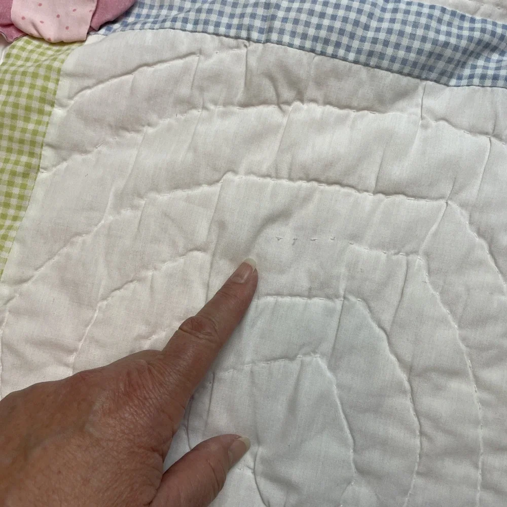 Britannica Kids Floral Quilt Size Twin White Pastel Gingham Scalloped 3D Flower